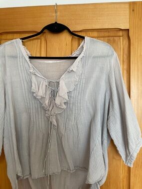 S-M. Free People Adorable Pale Gray Ruffle Tie-Front Blouse